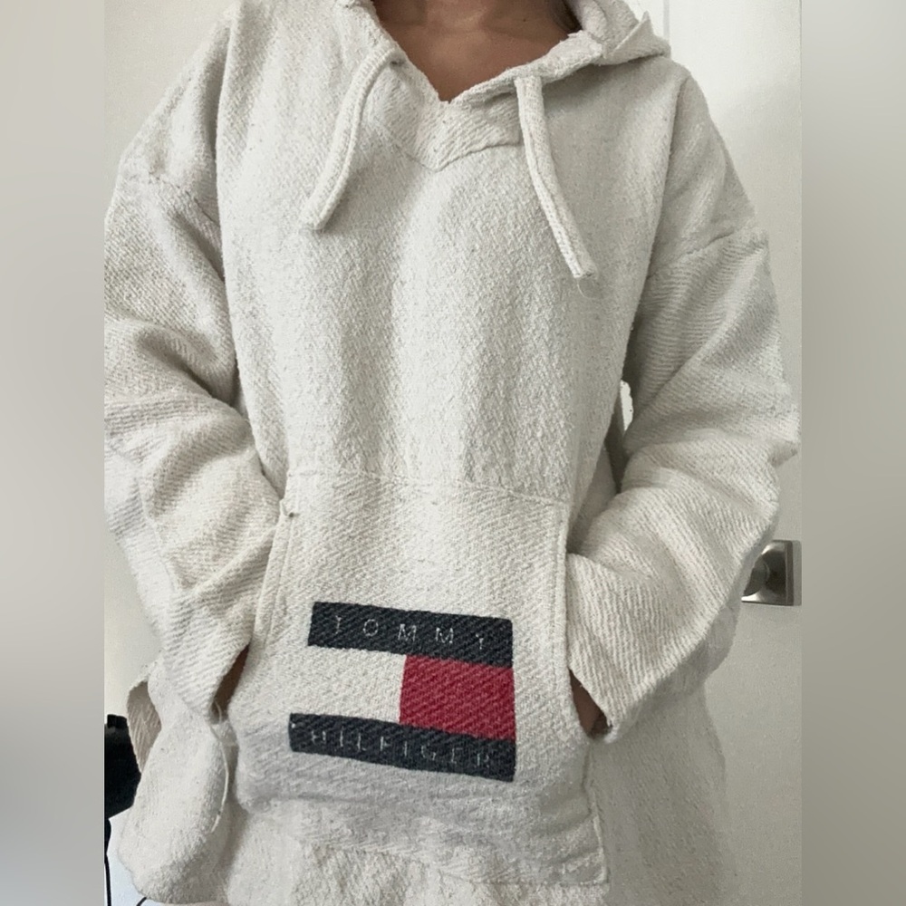 Tommy hilfiger beach sweater size medium perfect condition t